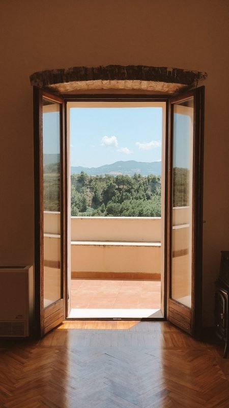 vista su tursi Finestra aperta con vista sulle colline di Tursi